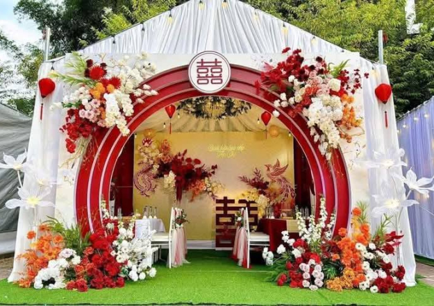 TRANG TRÍ BACKGROUND & CỔNG CƯỚI – KHÔNG GIAN LUNG LINH CHO NGÀY TRỌNG ĐẠI 
