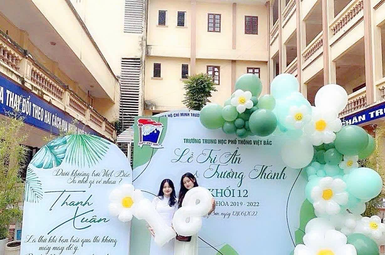 Background trang trí Lễ Tổng Kết tại bình dương- NH Decor